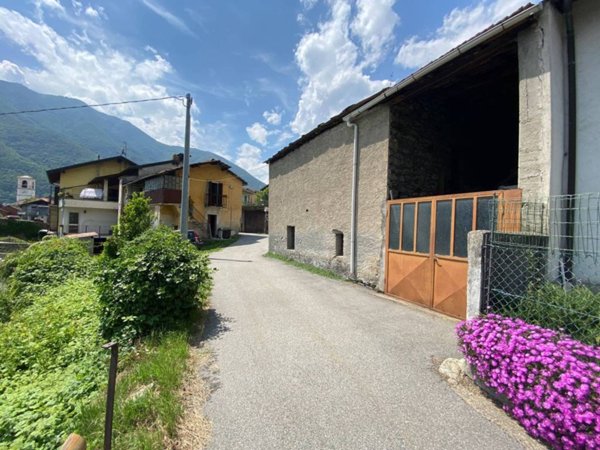 locale commerciale in vendita a Pinasca in zona Dubbione