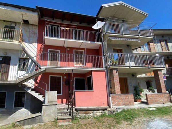 casa indipendente in vendita a Pinasca in zona Dubbione