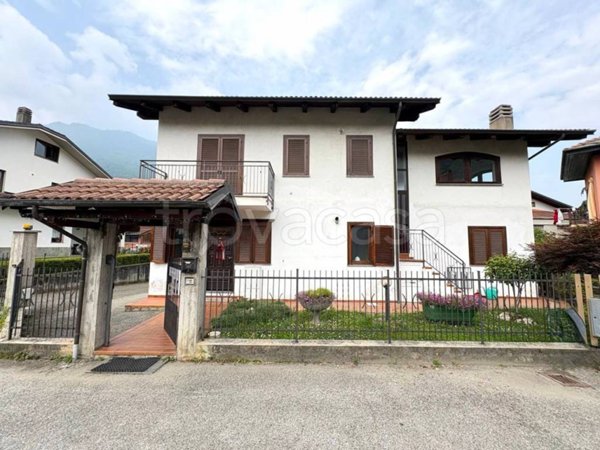 casa indipendente in vendita a Pinasca