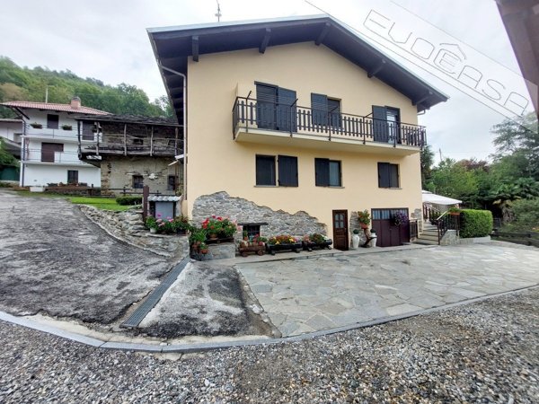 casa indipendente in vendita a Pinasca