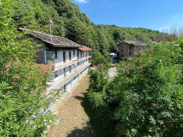 casa indipendente in vendita a Pinasca