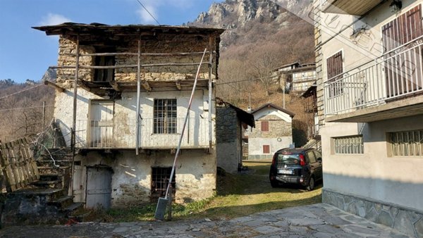 casa indipendente in vendita a Pinasca
