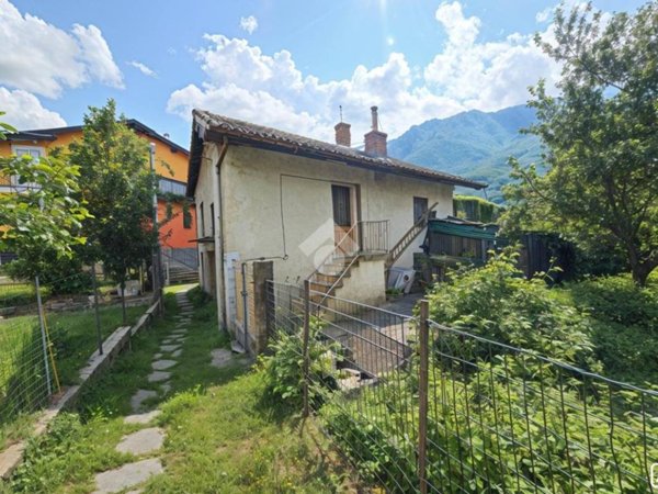 casa semindipendente in vendita a Pinasca