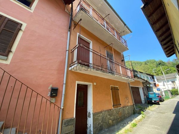 casa semindipendente in vendita a Pinasca