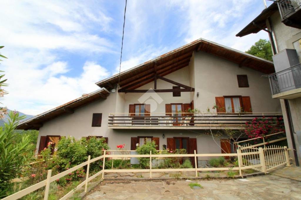 casa indipendente in vendita a Pinasca