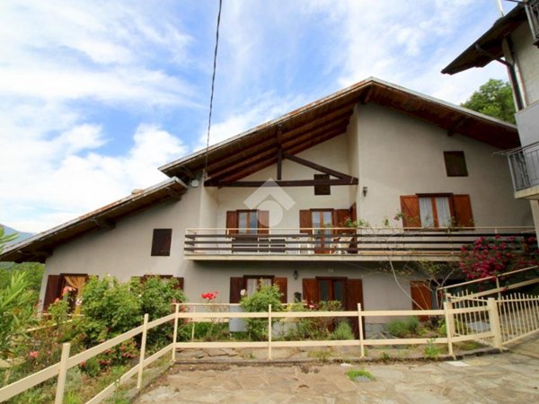 casa semindipendente in vendita a Pinasca