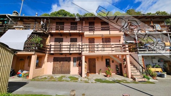 casa indipendente in vendita a Pinasca