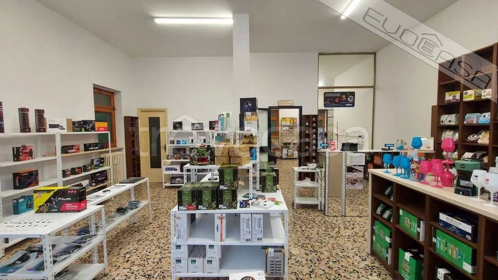 negozio in vendita a Pinasca