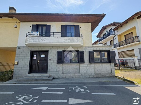 casa semindipendente in vendita a Pinasca