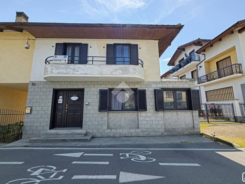 casa semindipendente in vendita a Pinasca