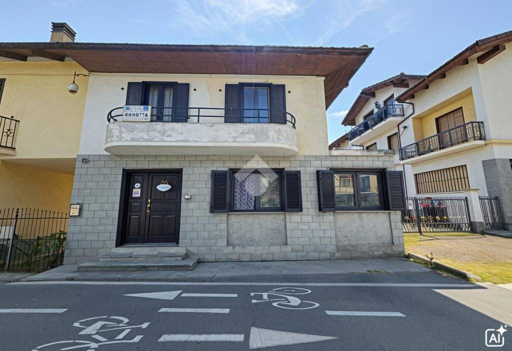 casa semindipendente in vendita a Pinasca