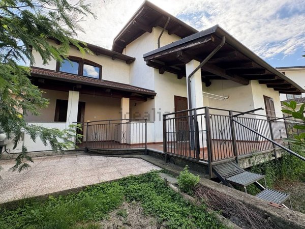 casa indipendente in vendita a Pinasca in zona Dubbione