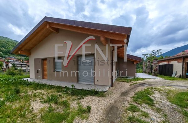 casa indipendente in vendita a Pinasca in zona Dubbione