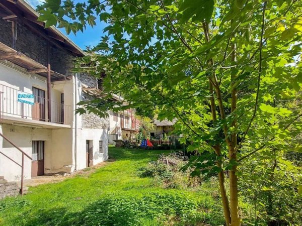 casa indipendente in vendita a Pinasca