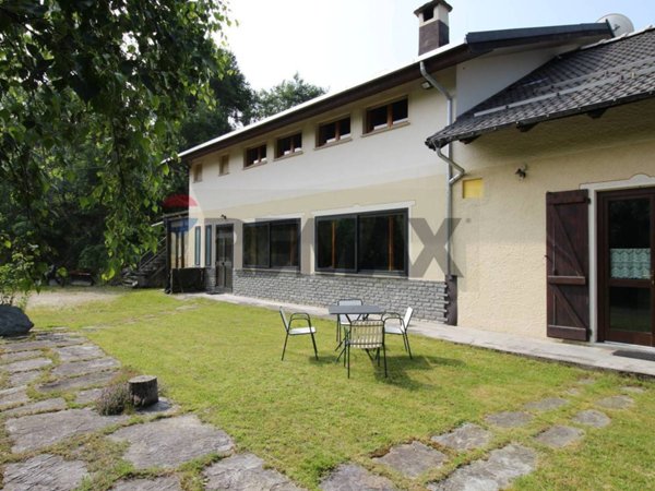 casa indipendente in vendita a Pinasca