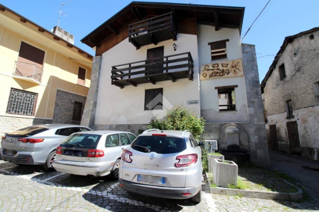 casa semindipendente in vendita a Pinasca
