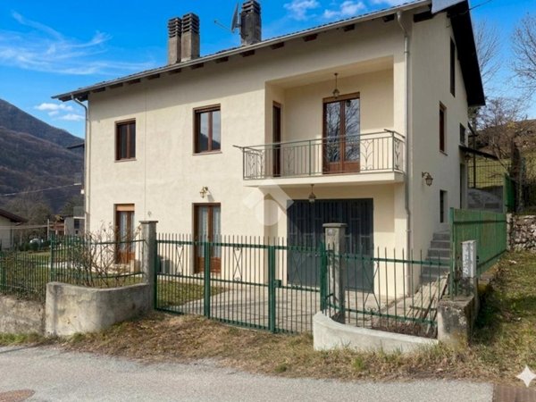 casa indipendente in vendita a Pinasca