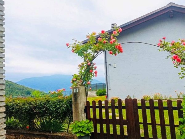 casa semindipendente in vendita a Pinasca