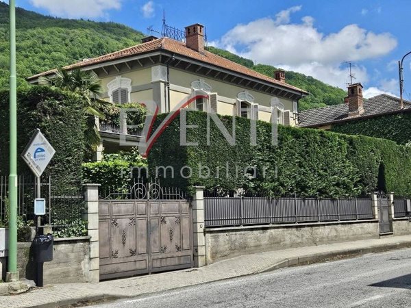 casa indipendente in vendita a Pinasca