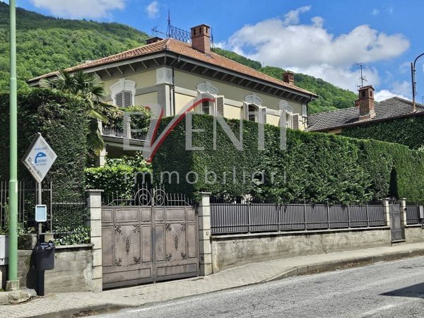 casa indipendente in vendita a Pinasca in zona Dubbione
