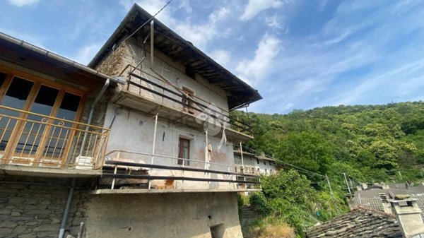 casa semindipendente in vendita a Pinasca in zona Grandubbione