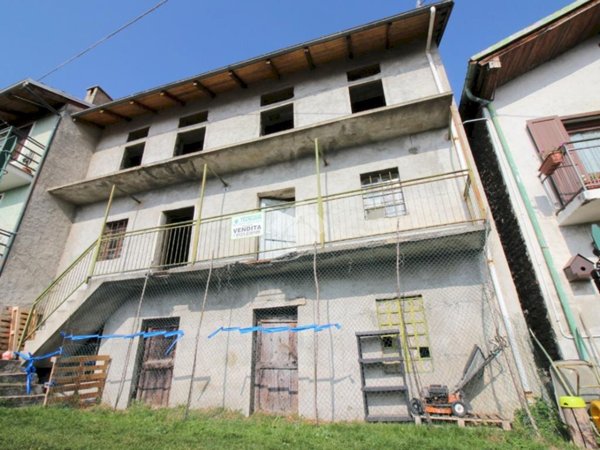 casa semindipendente in vendita a Pinasca in zona Grandubbione