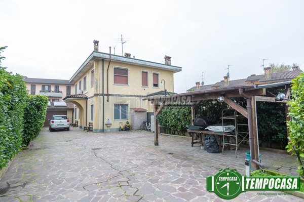 casa indipendente in vendita a Dovera