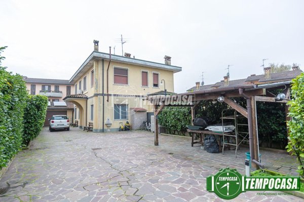 casa indipendente in vendita a Dovera