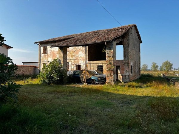 casale in vendita a Dovera