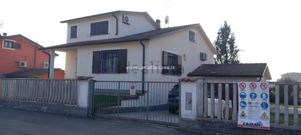 casa indipendente in vendita a Dovera