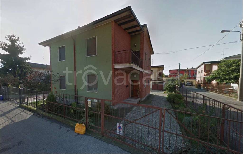 casa indipendente in vendita a Dovera