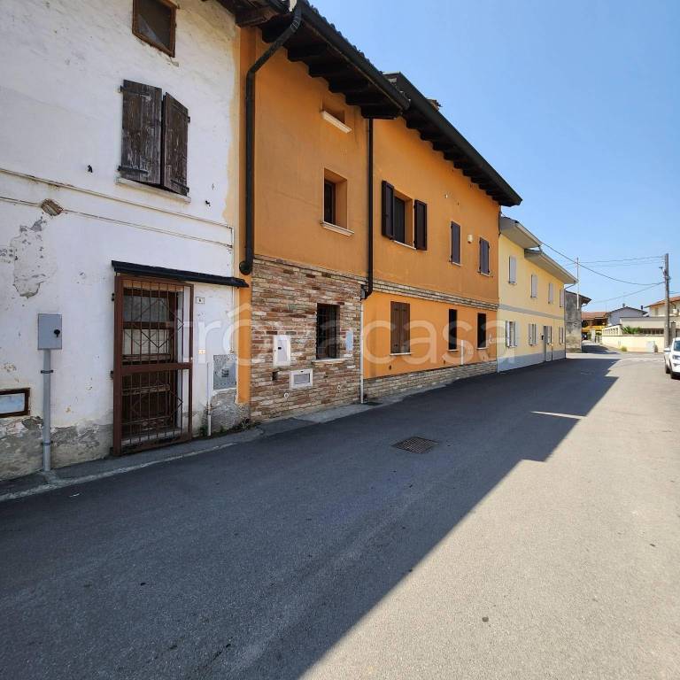 casa indipendente in vendita a Dovera in zona Postino