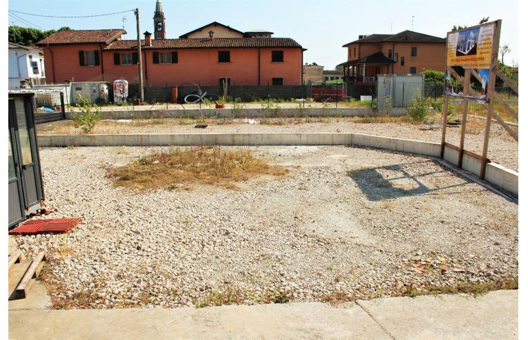 terreno edificabile in vendita a Dovera in zona Postino
