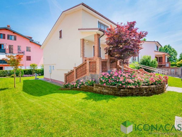 casa indipendente in vendita a Dovera