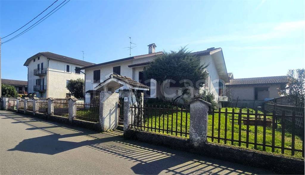 casa indipendente in vendita a Dovera
