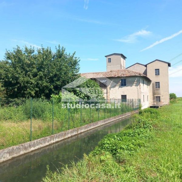 casa indipendente in vendita a Dovera