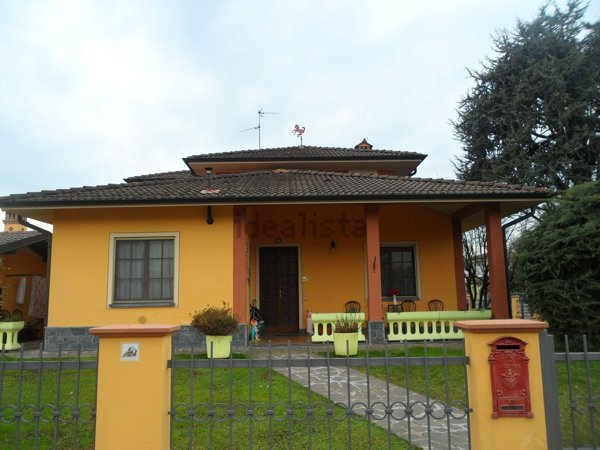 casa indipendente in vendita a Dovera