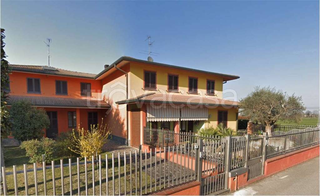 locale commerciale in vendita a Dovera