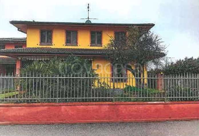casa indipendente in vendita a Dovera
