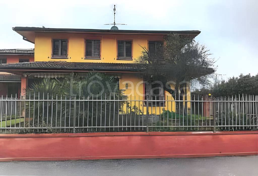 casa indipendente in vendita a Dovera
