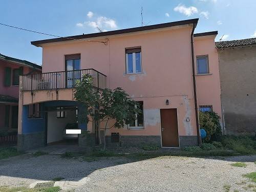 casa indipendente in vendita a Dovera in zona Postino