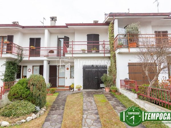 casa indipendente in vendita a Dovera