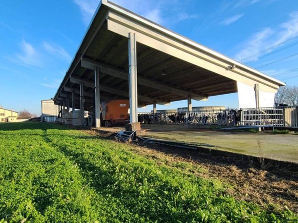 casa indipendente in vendita a Dovera
