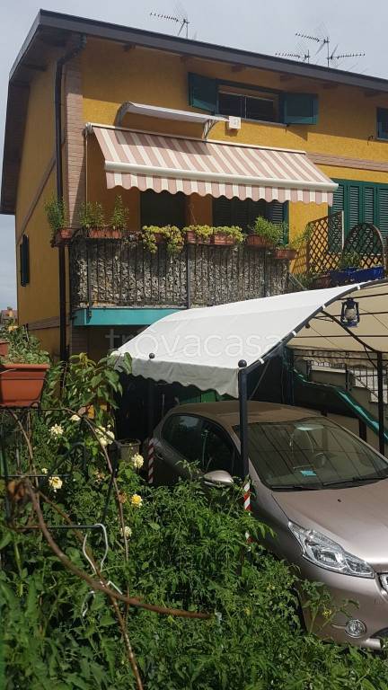 casa indipendente in vendita a Dovera