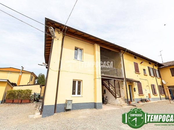 casa indipendente in vendita a Dovera in zona Postino