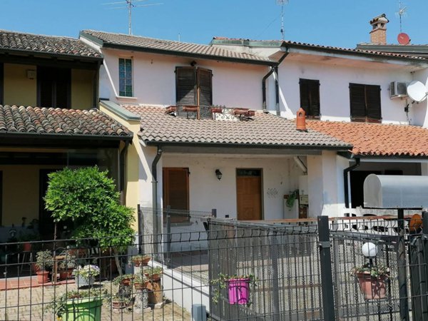 casa indipendente in vendita a Dovera in zona Postino
