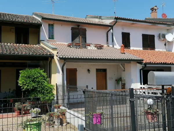 casa indipendente in vendita a Dovera in zona Postino