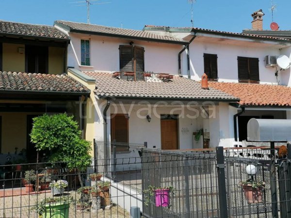 casa indipendente in vendita a Dovera in zona Postino