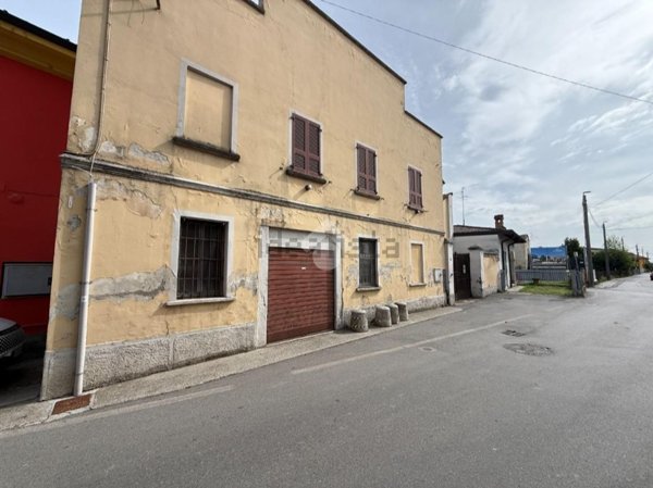 casa indipendente in vendita a Dovera