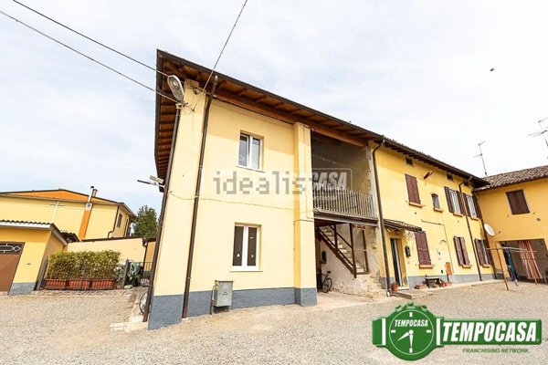 casa indipendente in vendita a Dovera in zona Postino